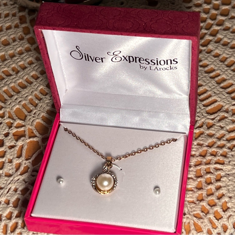 Necklace Set, Silver Expressions by LA Rocks, Gold Toned & Faux Pearl, Crystals